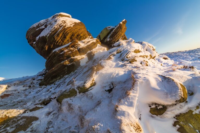 sarah j maas books in chronological order