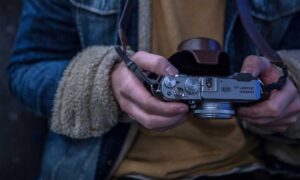 how do galleries hang paintings arcahexchibto